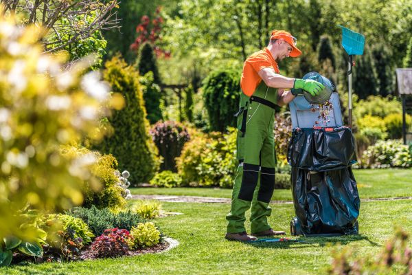 Cost of Lawn Cleaning Service in Bowling Green